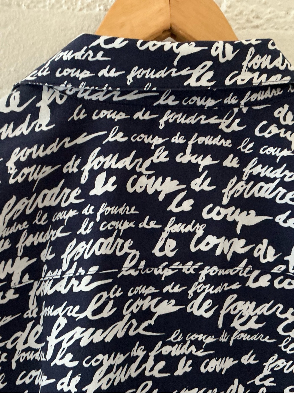 Chico’s Button Up Shirt No-Iron All over Print Coup de Foudre Navy White - Picture 9 of 13
